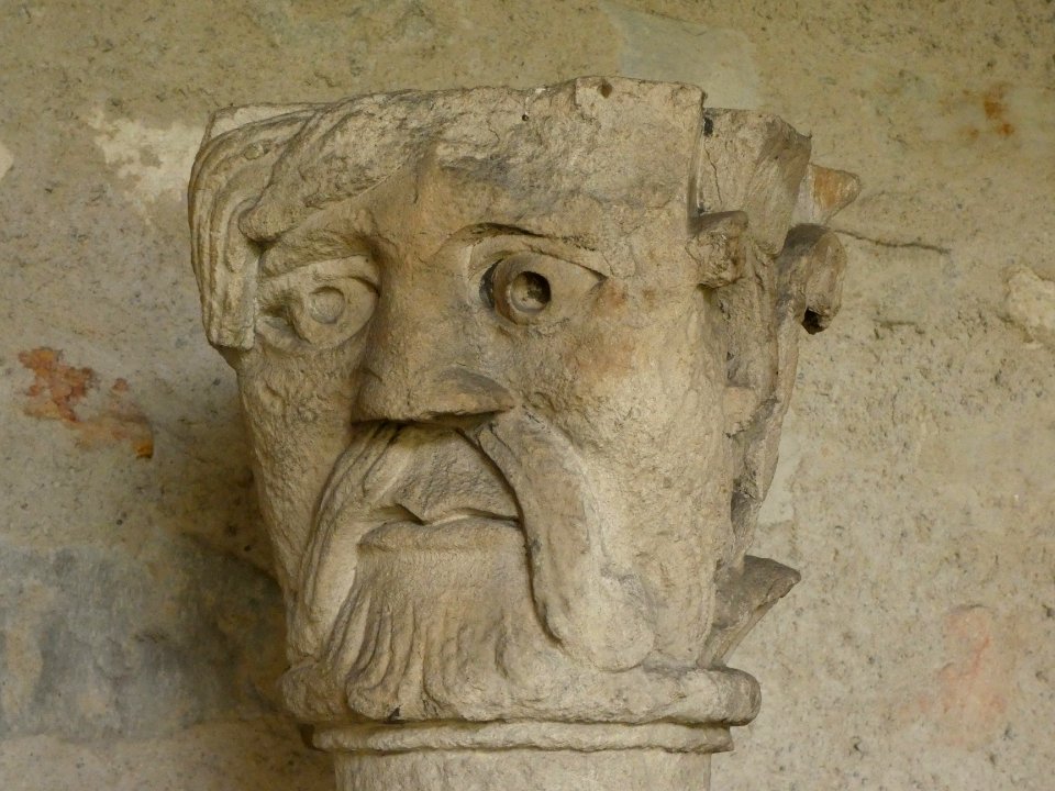 Vienne - Abbaye Saint-André-le-Bas - Cloître - Exposition de chapiteaux 05