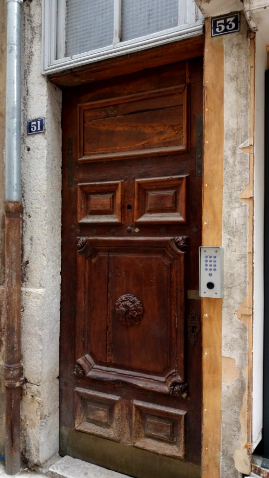 Vienne - Rue Marchande - Porte au numéro 51