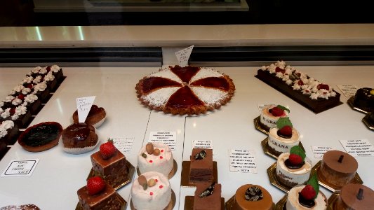 Vienne - Rue des Orfèvres - Pâtissier chocolatier Grana - Pâtisseries et gâteau Croix de Malte photo