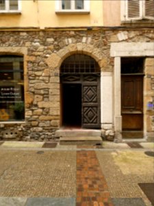 Vienne - Rue des Clercs - Porte au numéro 16