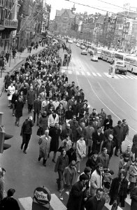 Vier mei herdenking in Amsterdam, Bestanddeelnr 920-2987
