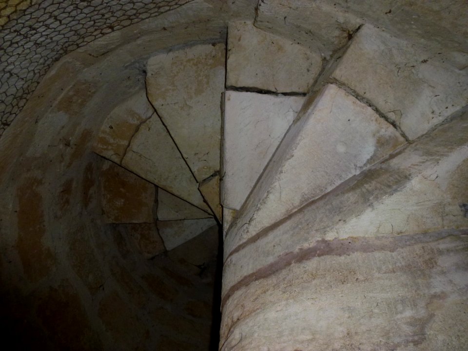 Viel-Saint-Rémy (Ardennes) église Saint-Remi, escalier en vis
