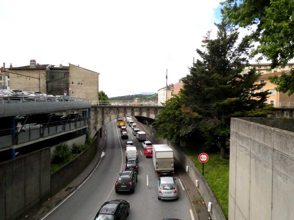 Vienne - Route départementale D41j, depuis la passerelle pour piétons du parking du Centre Ancien