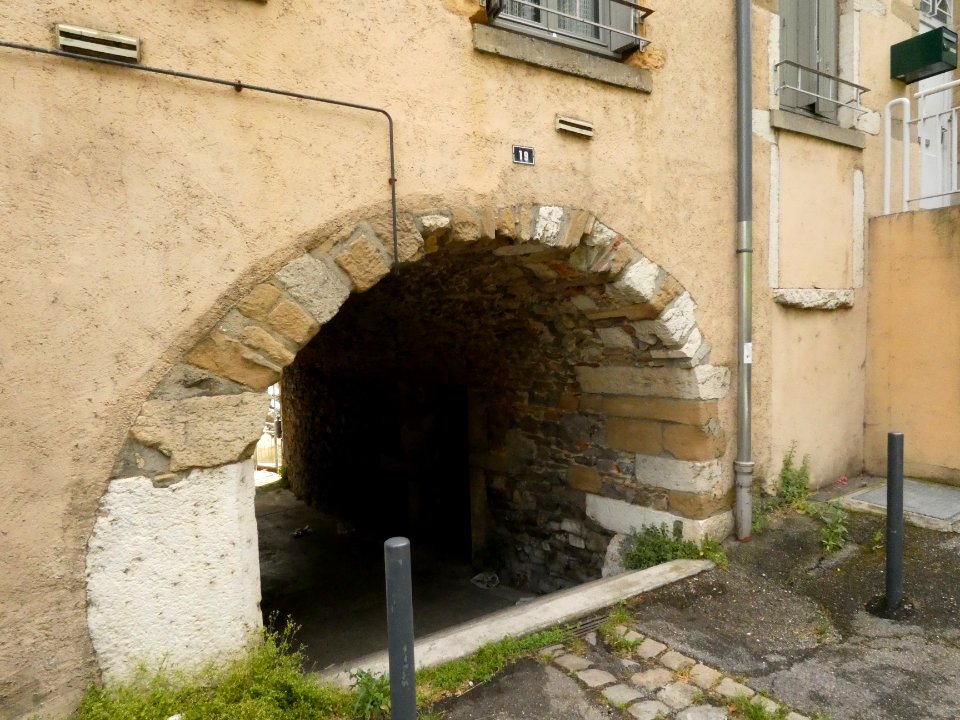Vienne - Petite rue de la Cocarde - Entrée du passage donnant sur La Gère