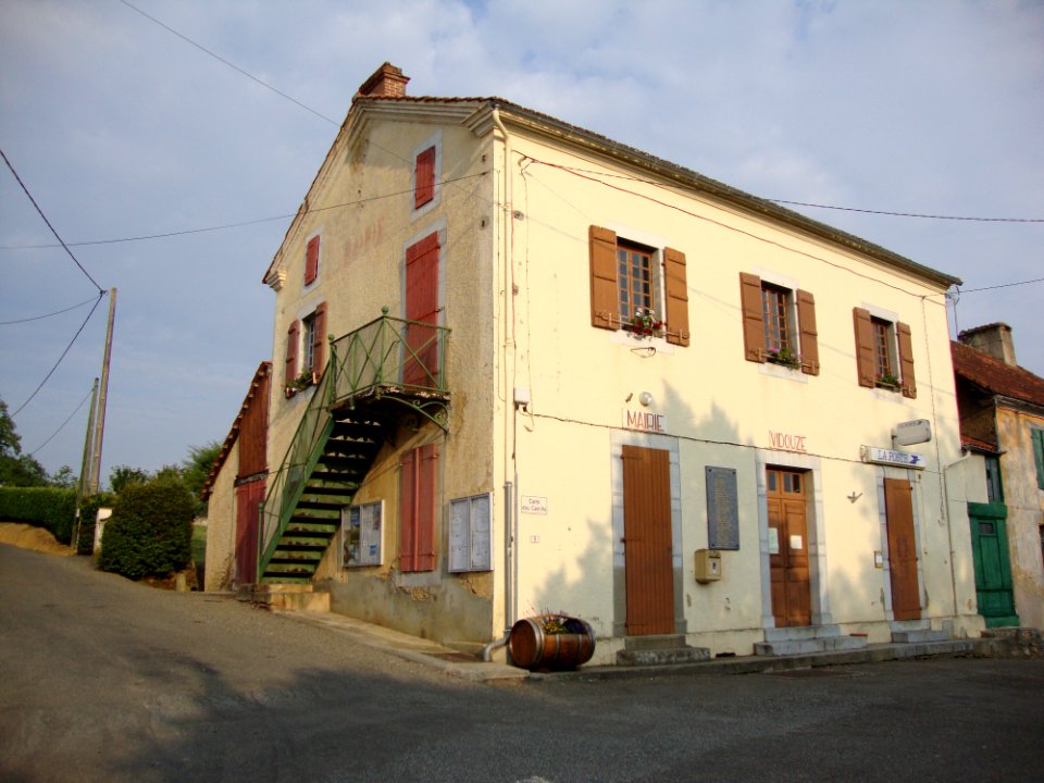 Vidouze (Hautes-Pyr, Fr) mairie et PTT
