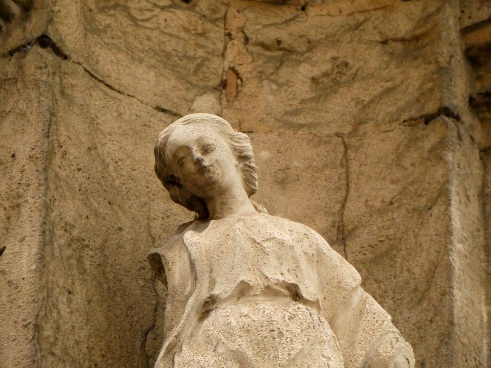 Vienne - Rue des Clercs - Vierge à l'angle de la rue du 4 Septembre - Détail