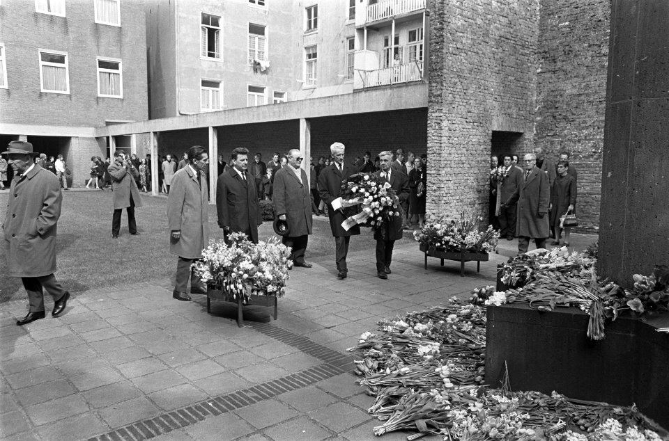 Vier mei herdenking in Amsterdam, Bestanddeelnr 920-2986