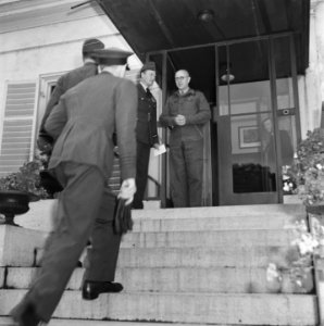 Vice-air-marshall Huddleston van de Royal Air Force werd ontvangen door prinses , Bestanddeelnr 900-8745