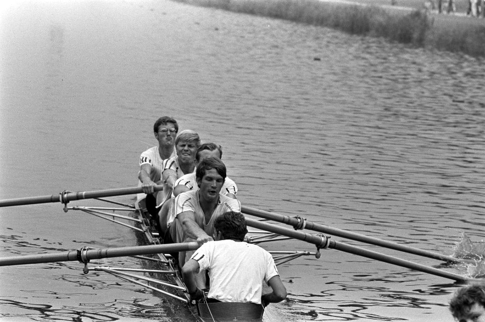 Vier met stuurman van Nereus, van onder naar boven Koning (stuurmann), Van Enst,, Bestanddeelnr 922-6662