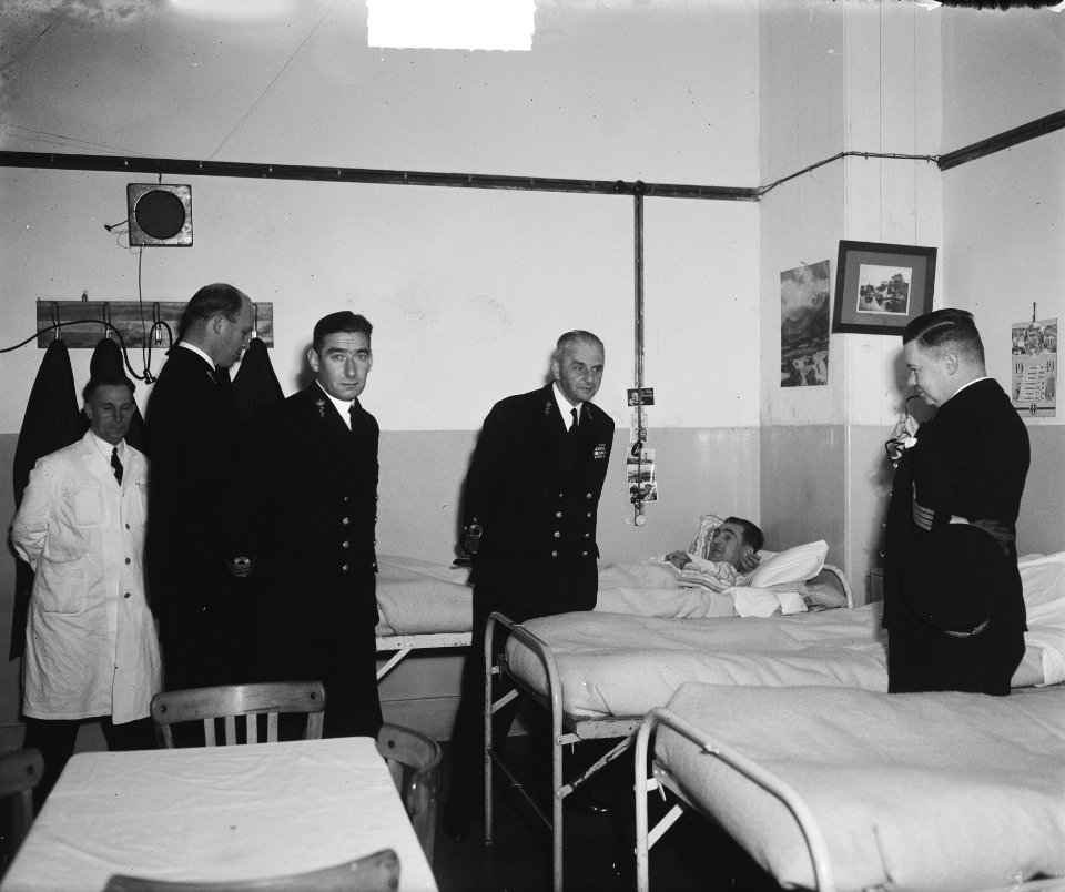 Vice admiraal Jhr. Van Holthe bezoekt MSD Leiden, Bestanddeelnr 903-7512