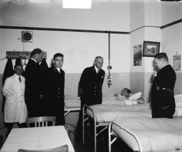 Vice admiraal Jhr. Van Holthe bezoekt MSD Leiden, Bestanddeelnr 903-7512