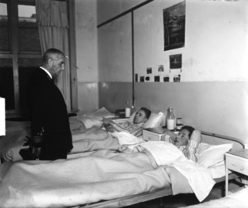 Vice admiraal Jhr. Van Holthe bezoekt MSD Leiden, Bestanddeelnr 903-7514