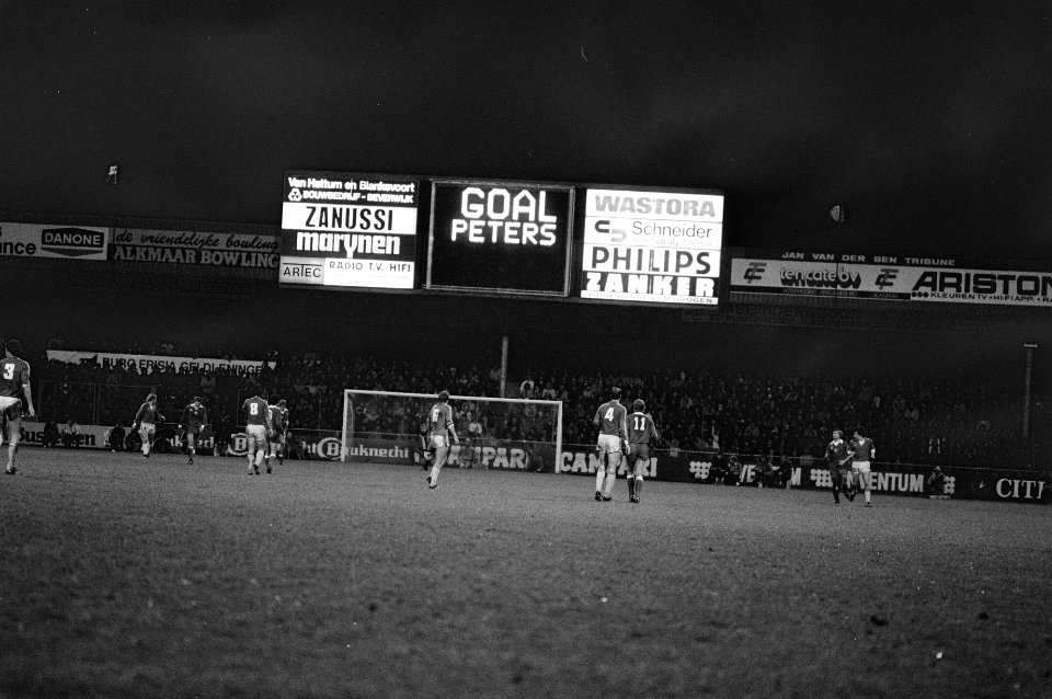 Videoscherm in het stadion waar goals e.d. worden aangegeven, Bestanddeelnr 931-8326