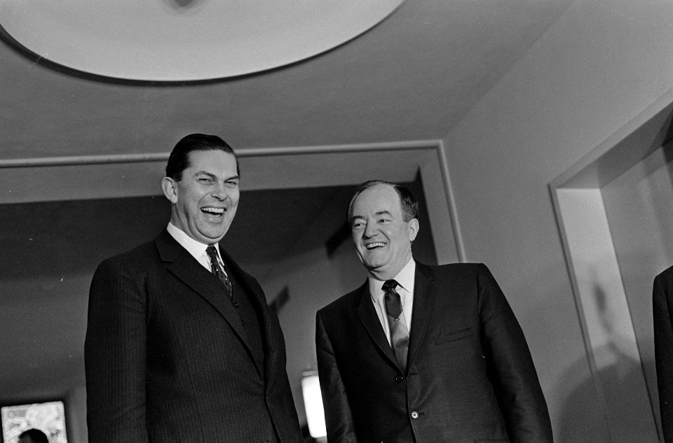 Vice president Humphrey en Minister Luns bespreken politieke situatie Den Haag ,, Bestanddeelnr 920-1888