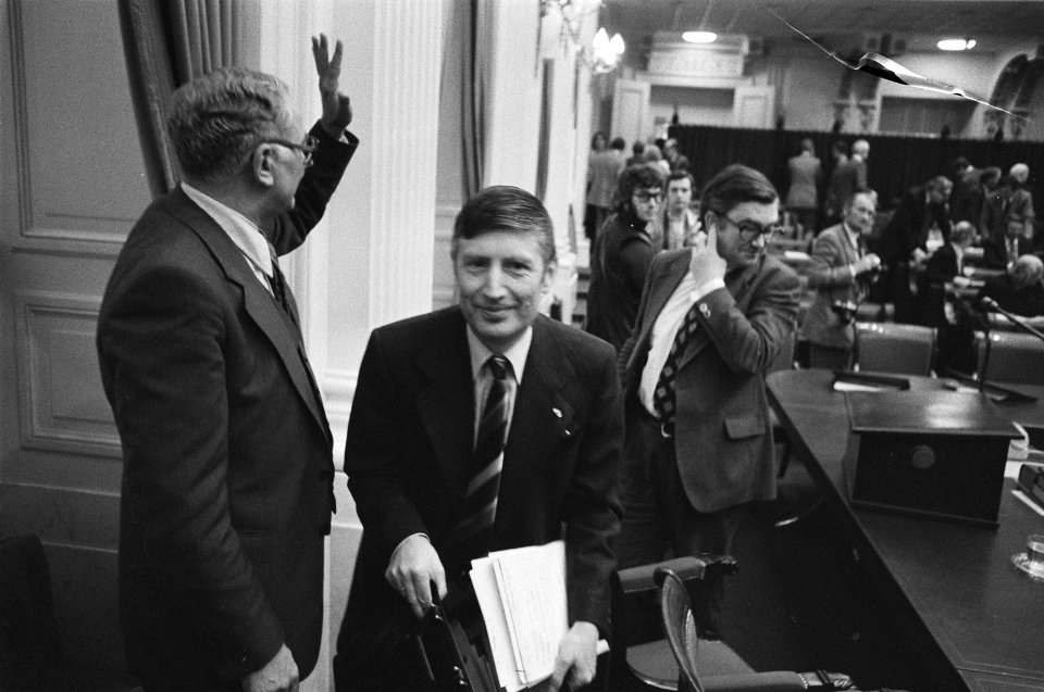 Vice-premier Van Agt (KVP), minister van Landbouw en Visserij Van der Stee (KVP), Bestanddeelnr 929-0767