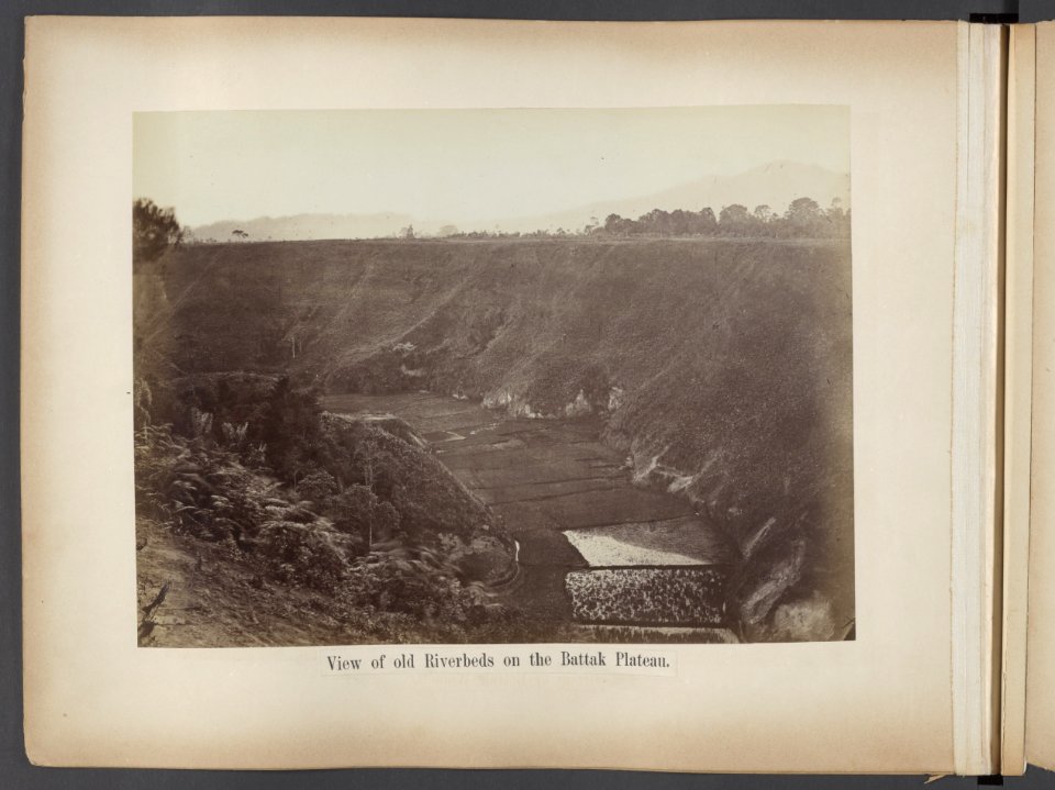 Vie of old Riverbeds on the Battak Plateau, Bestanddeelnr 815 29