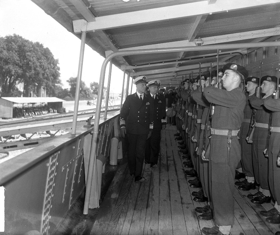 Vice admiraal J.J.L. Willingeweer commandant zeewacht Inspectie erewacht, Bestanddeelnr 904-0778