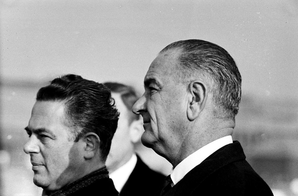Vice President Lyndon Johnson in Nederland na aankomst Lyndon Johnson en minist, Bestanddeelnr 915-7034