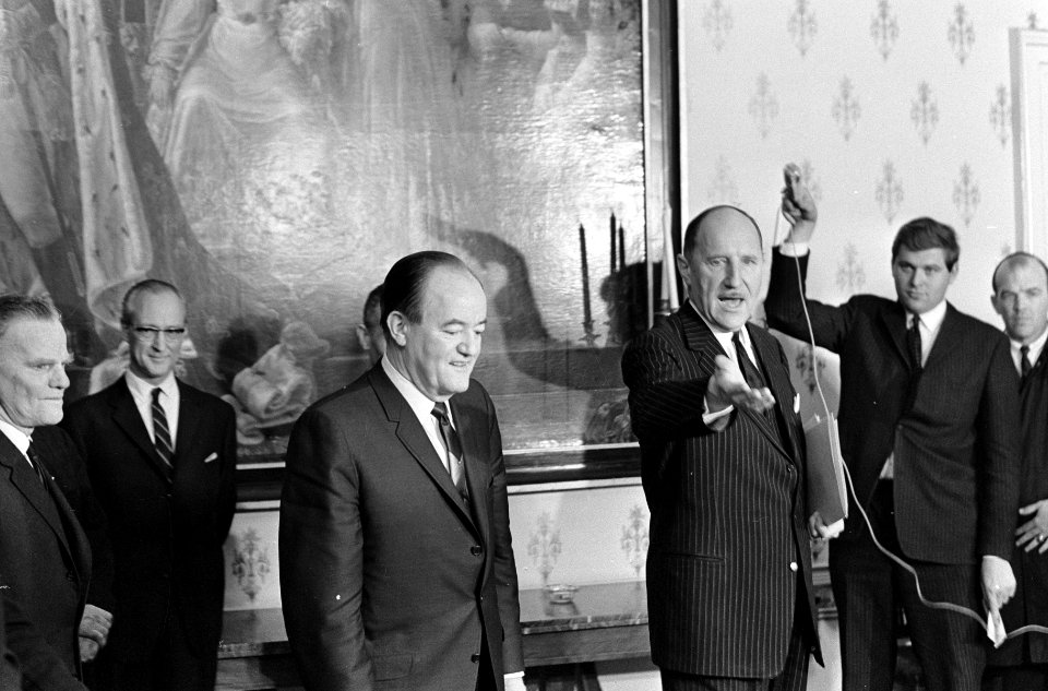 Vice president Humphrey en Minister Luns bespreken politieke situatie Den Haag, Bestanddeelnr 920-1887