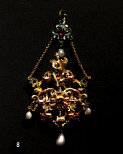 Victoria and Albert Museum Jewellery 11042019 Pendant Harp player Enamelled gold with rubies and pearls 2981