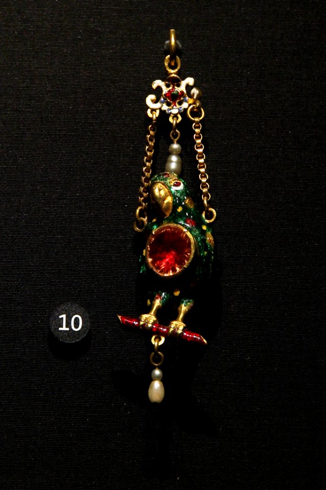 Victoria and Albert Museum Jewellery 11042019 Pendant with a parrot Rock crystal triplet Treasury of the Cathedral of the Virgin of the Pillar 3004