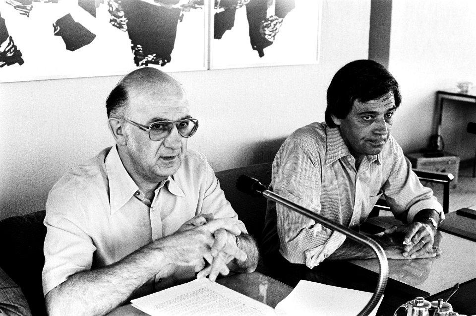 Vice voorzitter Wim Spit (links) en Drabbe (rechts), Bestanddeelnr 930-2981