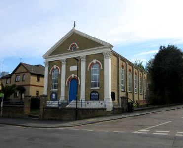 Victoria Road Chapel (Cowes Baptist Church), Victoria Road, Cowes, Isle of Wight (May 2016) (2)