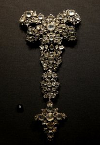Victoria and Albert Museum Jewellery 11042019 Bodice ornament Silver Rock crystal Glass 18th century 3141