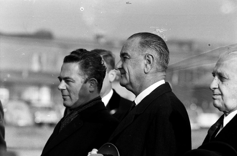 Vice President Lyndon Johnson in Nederland na aankomst Marijnen en L Johnson t, Bestanddeelnr 915-7039