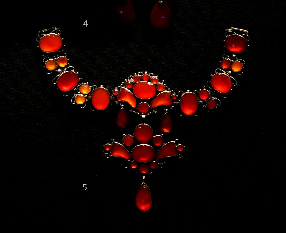 Victoria and Albert Museum Jewellery 11042019 Necklet M. 82-1962 Carnelians Silver Germany 1740-1750 3167