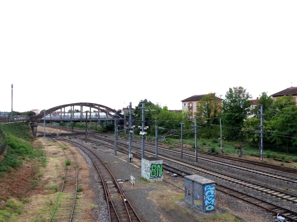 Vichy - Voies de chemin de fer, depuis la passerelle en face de l'hôpital (vers le sud)