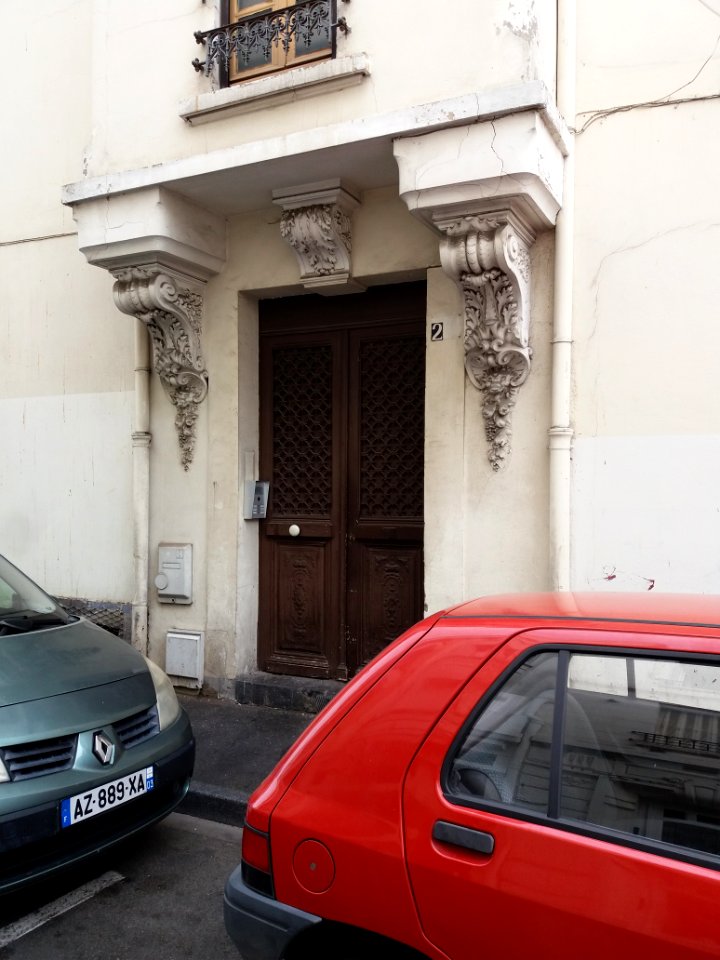 Vichy - Rue Pasteur, porte au numéro 2
