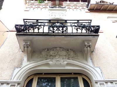 Vichy - Rue Saint-Dominique, balcon et moulure au numéro 10