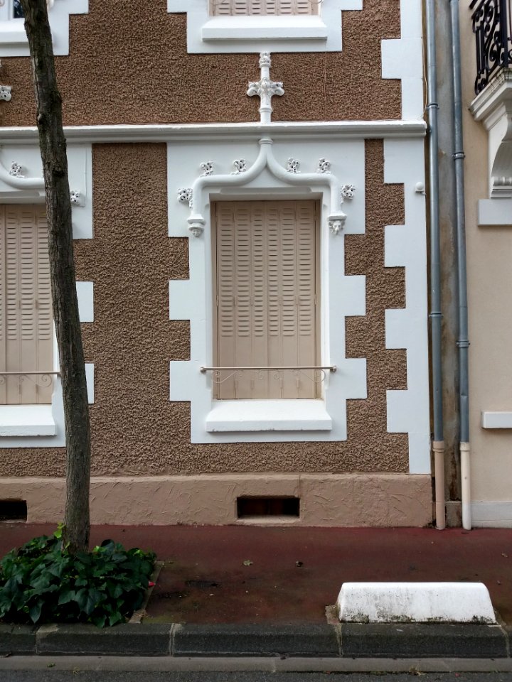 Vichy - Rue Saint-Dominique, maison au numéro 20, fenêtre droite