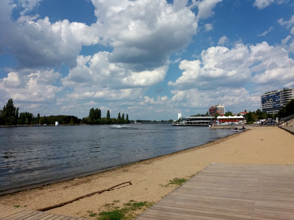 Vichy - Quai d'Allier, coté plage, vers le nord
