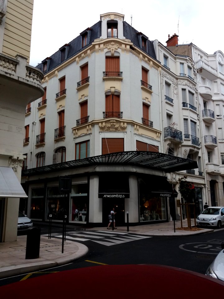 Vichy - Rue Lucas, immeuble à l'angle de la rue Max Durand Fardel