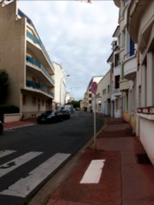 Vichy - Rue Louis Blanc, vers le nord, depuis l'avenue du Lac d'Allier