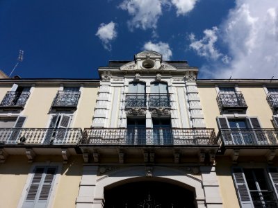 Vichy - Rue du Président Wilson, immeuble au-dessus du passage Giboin