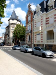 Vichy - Quai d'Allier, vers le nord, maisons après le 12