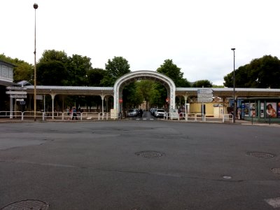 Vichy - Place Victor Hugo, vue sur la rue du Casino