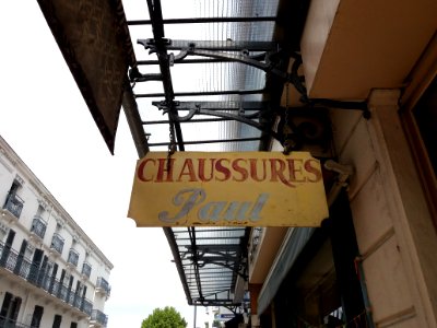Vichy - Rue Maréchal Foch, enseigne Chaussures Paul