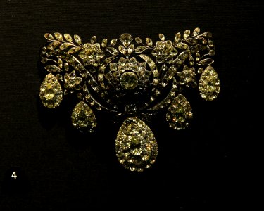 Victoria and Albert Museum Jewellery 11042019 Bodice ornament Silver Chrysoberyls Portugal 18th century 3132