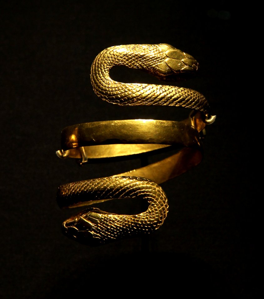 Victoria and Albert Museum Jewellery 11042019 Snake armlet Roman Empire 2887