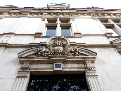 Vichy - Boulevard des États-Unis, haut de la porte au numéro 112