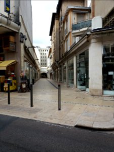 Vichy - Passage de l'Amirauté, depuis la rue Georges Clemenceau