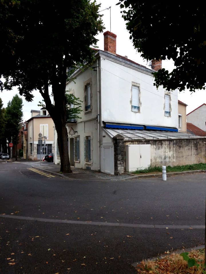 Vichy - Rue Maréchal Joffre, première maison depuis la voie ferrée
