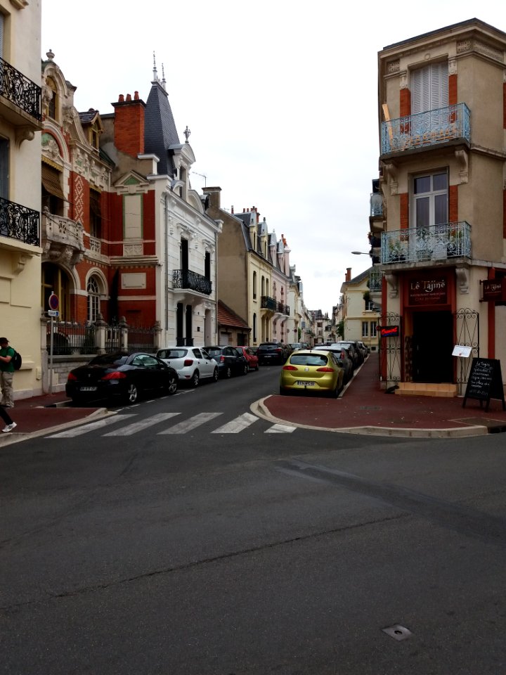 Vichy - Rue Albert Londres, depuis l'avenue des Célestins