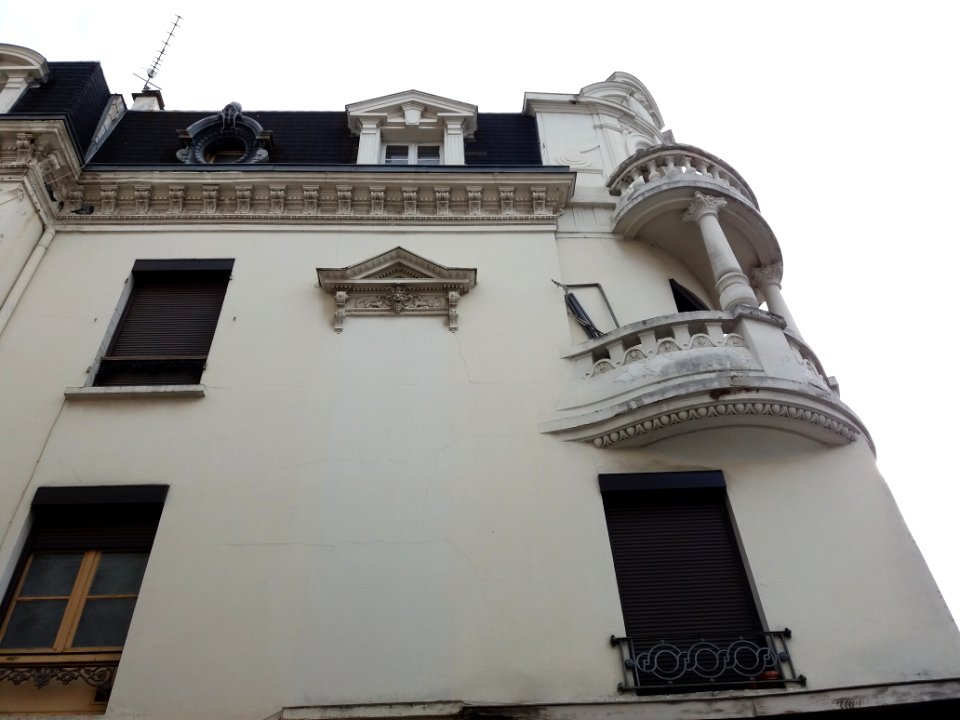 Vichy - Rue Pasteur, haut de l'immeuble au numéro 2