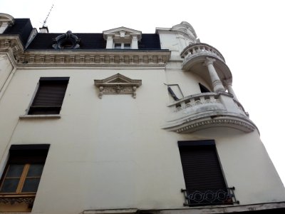 Vichy - Rue Pasteur, haut de l'immeuble au numéro 2