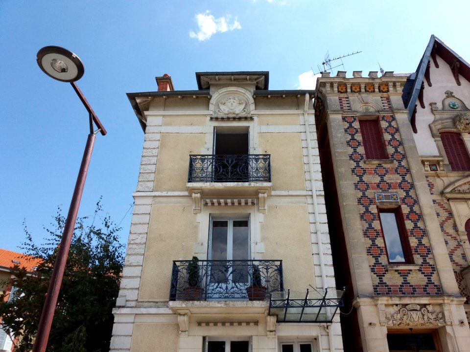Vichy - Quai d'Allier, haut de la maison au numéro 6